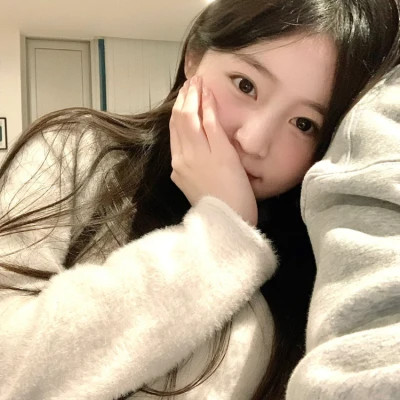 真人美女头像高级质感