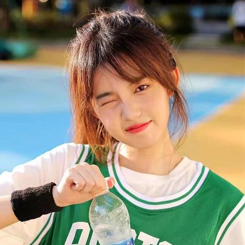 青春校园风清纯女生头像图片