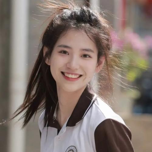 青春校园风清纯女生头像图片
