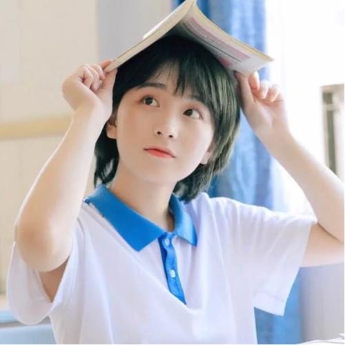 青春校园风清纯女生头像图片