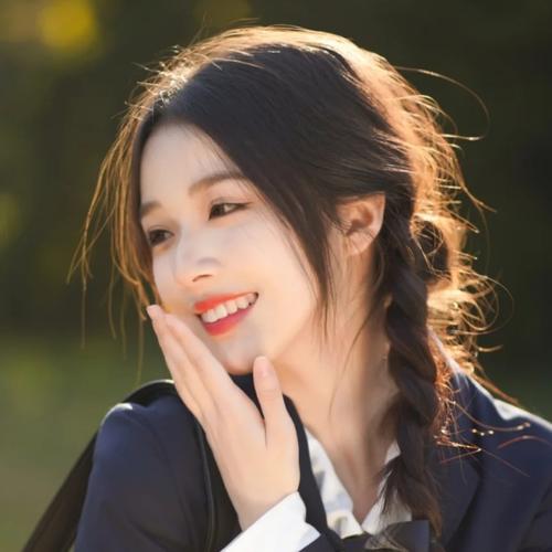 青春校园风清纯女生头像图片