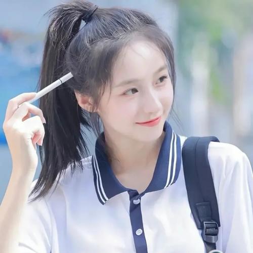 青春校园风清纯女生头像图片