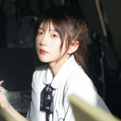 青春校园风清纯女生头像图片