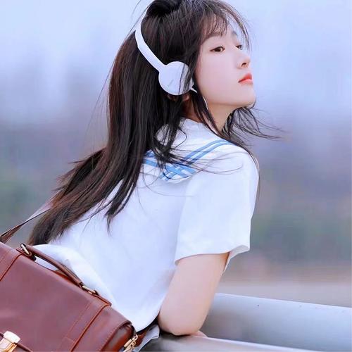青春校园风清纯女生头像图片