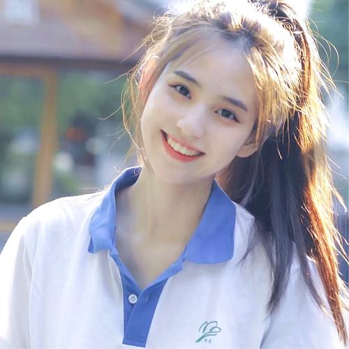 青春校园风清纯女生头像图片
