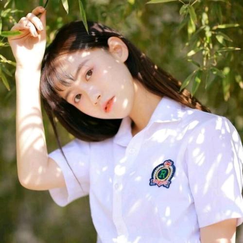青春校园风清纯女生头像图片