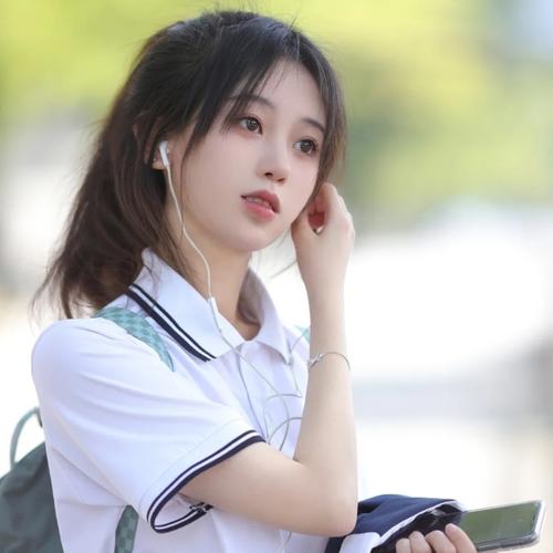 青春校园风清纯女生头像图片