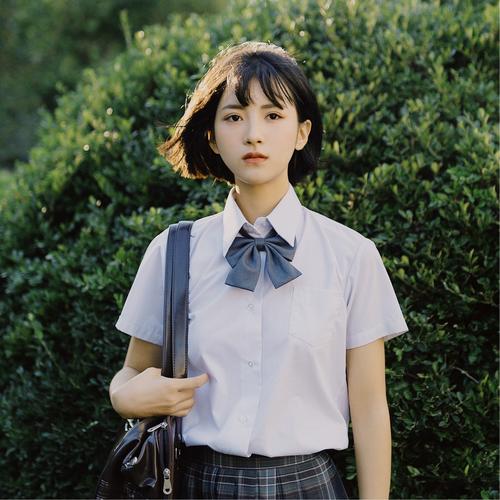 青春校园风清纯女生头像图片