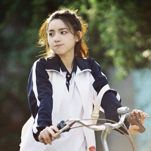 青春校园风清纯女生头像图片