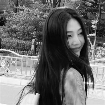 真人黑白少女风头像