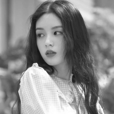 真人黑白少女风头像
