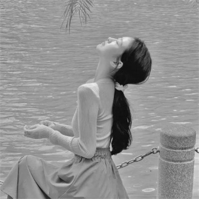 真人黑白少女风头像