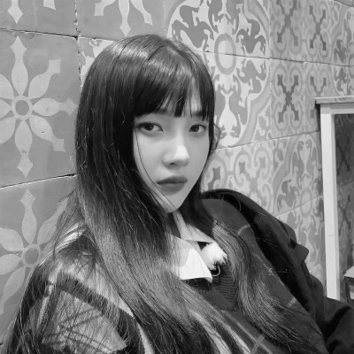真人黑白少女风头像