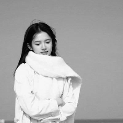 真人黑白少女风头像