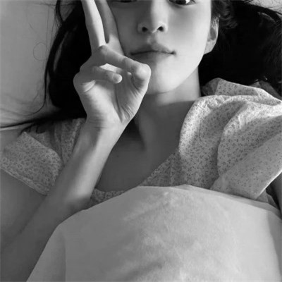 真人黑白少女风头像