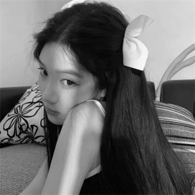 真人黑白少女风头像