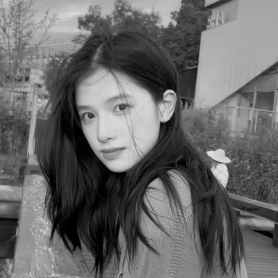 真人黑白少女风头像