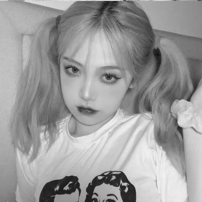 真人黑白少女风头像