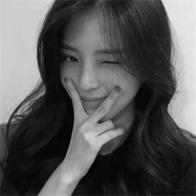 真人黑白少女风头像