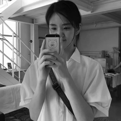 真人黑白少女风头像