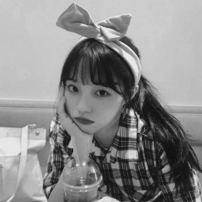真人黑白少女风头像