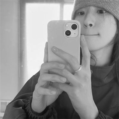 真人黑白少女风头像