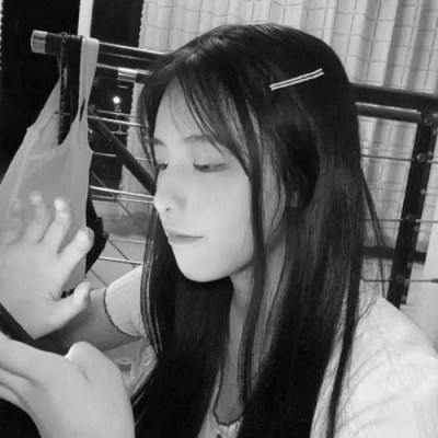 真人黑白少女风头像