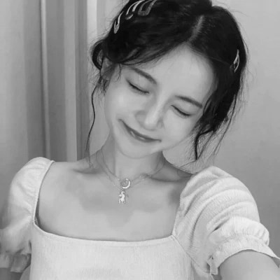 真人黑白少女风头像
