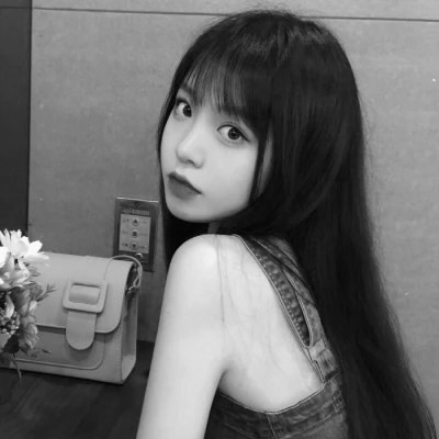 真人黑白少女风头像