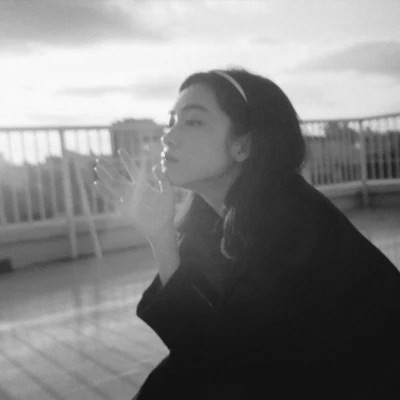 真人黑白少女风头像
