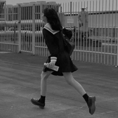 真人黑白少女风头像