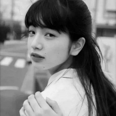 真人黑白少女风头像