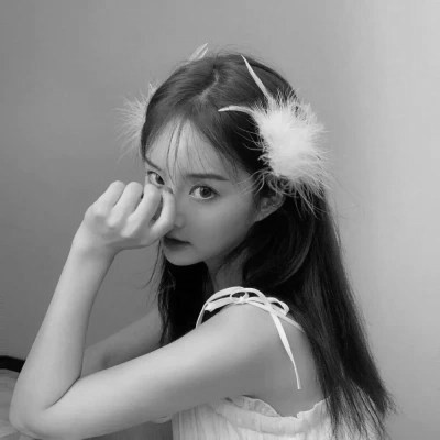 真人黑白少女风头像