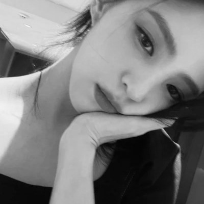 真人黑白少女风头像