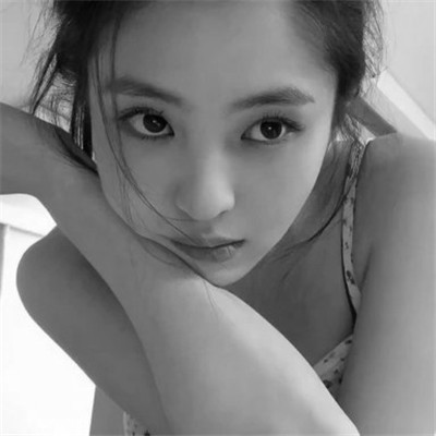 真人黑白少女风头像