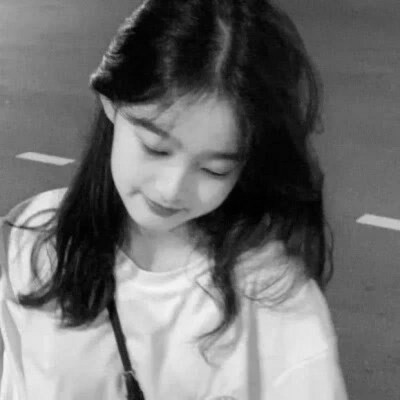 真人黑白少女风头像