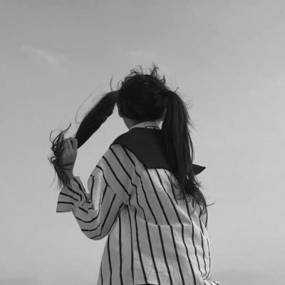 真人黑白少女风头像