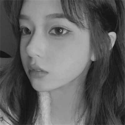 真人黑白少女风头像