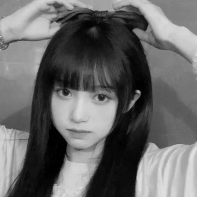 真人黑白少女风头像