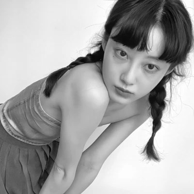 真人黑白少女风头像