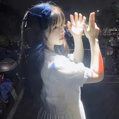 2025新款真人女生专用头像图片