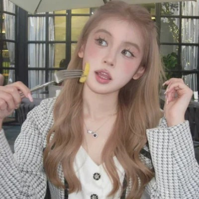 2025女生微信头像真人漂亮个性图片
