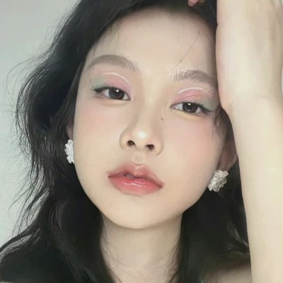 2025女生微信头像真人漂亮个性图片