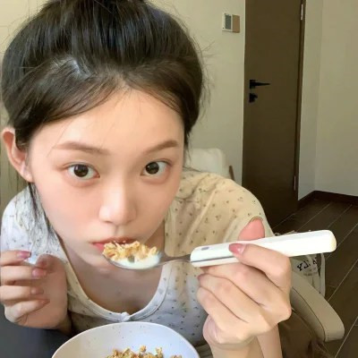 兔年头像2025女生真人