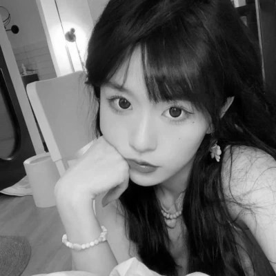 微信高清女黑白头像真人