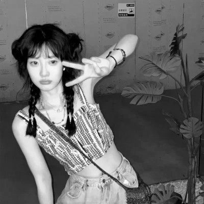 微信高清女黑白头像真人
