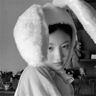 微信高清女黑白头像真人