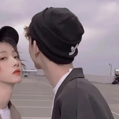 2025年最新款微信情侣头像真人