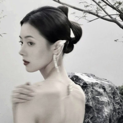 2025女生高级新款好看的头像图片