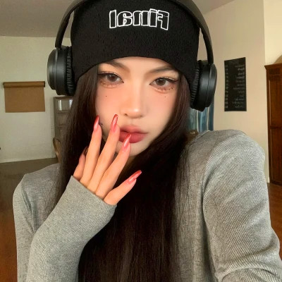 2025女生微信头像图片潮流